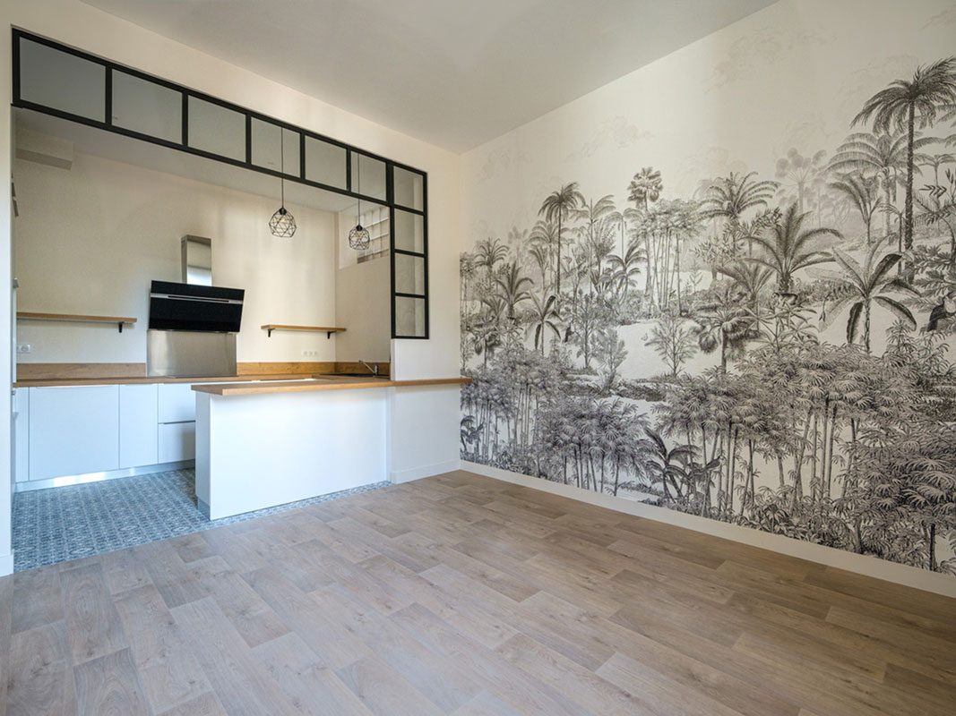 Papier peint panoramique posé dans un intérieur à Bordeaux